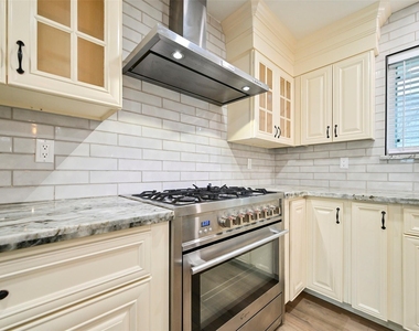 10930 White Thorn Street - Photo Thumbnail 9