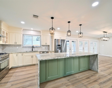 10930 White Thorn Street - Photo Thumbnail 6