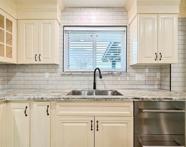 10930 White Thorn Street - Photo Thumbnail 10