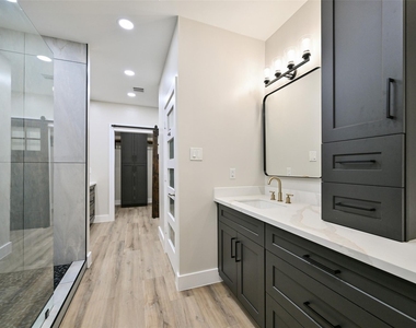 10930 White Thorn Street - Photo Thumbnail 16