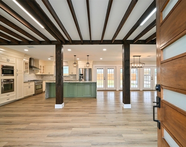 10930 White Thorn Street - Photo Thumbnail 1