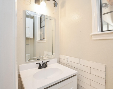 12266 Huntington Venture Drive - Photo Thumbnail 17