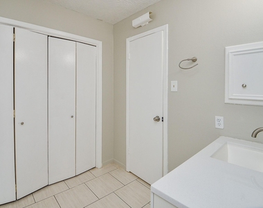 12266 Huntington Venture Drive - Photo Thumbnail 26