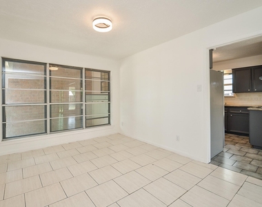 12266 Huntington Venture Drive - Photo Thumbnail 8