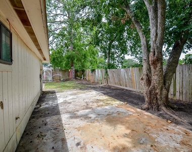 12266 Huntington Venture Drive - Photo Thumbnail 31