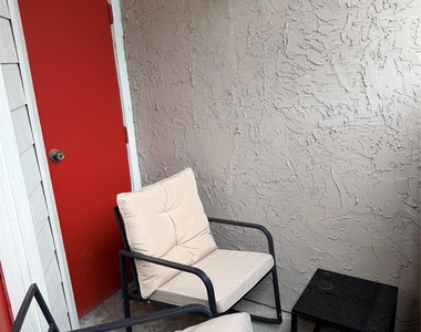 10855 Meadowglen Lane - Photo Thumbnail 13