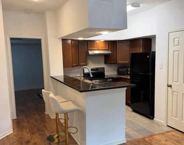 10855 Meadowglen Lane - Photo Thumbnail 3