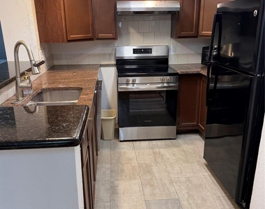 10855 Meadowglen Lane - Photo Thumbnail 4