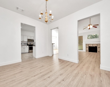 13515 Scarab Drive - Photo Thumbnail 7