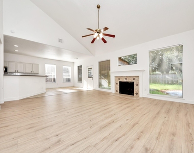 13515 Scarab Drive - Photo Thumbnail 4