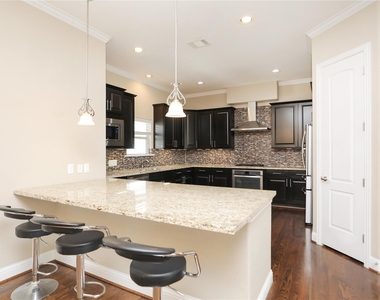 1610 Knox Street - Photo Thumbnail 13