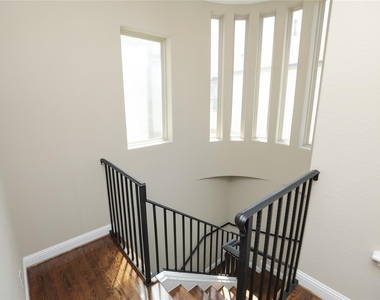 1610 Knox Street - Photo Thumbnail 19