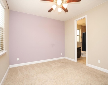 1610 Knox Street - Photo Thumbnail 6
