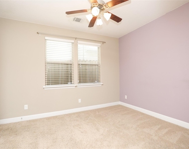 1610 Knox Street - Photo Thumbnail 5