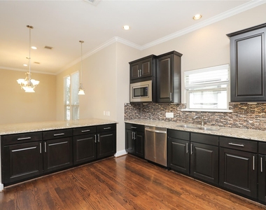1610 Knox Street - Photo Thumbnail 17