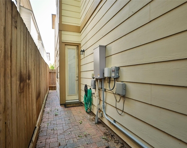 1610 Knox Street - Photo Thumbnail 33