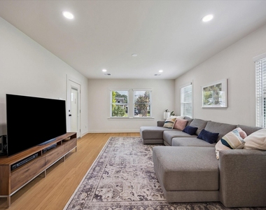 809 Gale Street - Photo Thumbnail 2