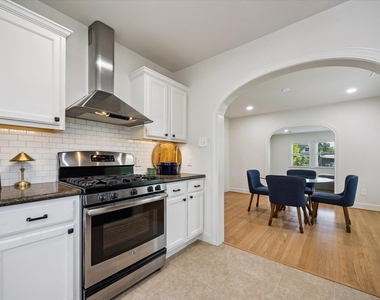 809 Gale Street - Photo Thumbnail 6