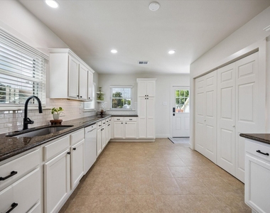 809 Gale Street - Photo Thumbnail 8