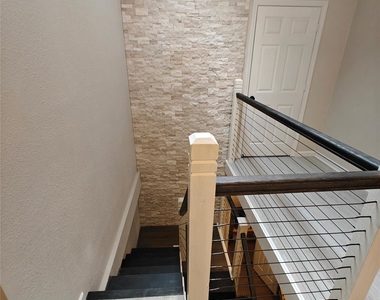 274 Lincoln Drive - Photo Thumbnail 3