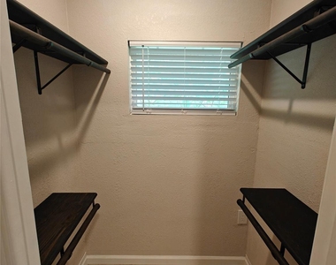 274 Lincoln Drive - Photo Thumbnail 9