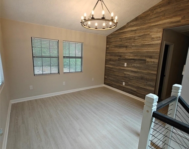 274 Lincoln Drive - Photo Thumbnail 4