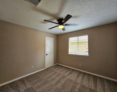 5619 Fairview Forest Drive - Photo Thumbnail 12