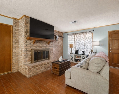 2015 Lee Street - Photo Thumbnail 1
