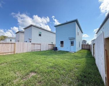 3642 Duplet Avenue - Photo Thumbnail 14