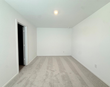 3642 Duplet Avenue - Photo Thumbnail 7