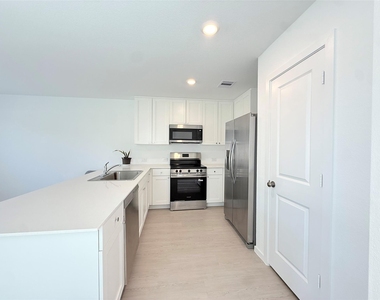 3642 Duplet Avenue - Photo Thumbnail 1