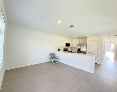 3642 Duplet Avenue - Photo Thumbnail 5