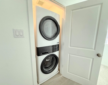 3642 Duplet Avenue - Photo Thumbnail 13