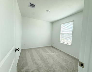 3642 Duplet Avenue - Photo Thumbnail 10