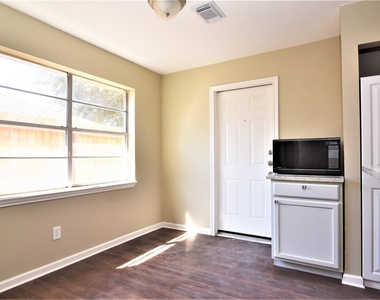 3907 Almington Lane - Photo Thumbnail 7