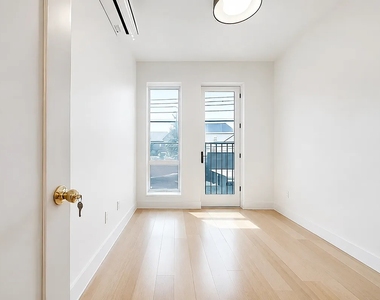 3092 Farragut Road - Photo Thumbnail 2