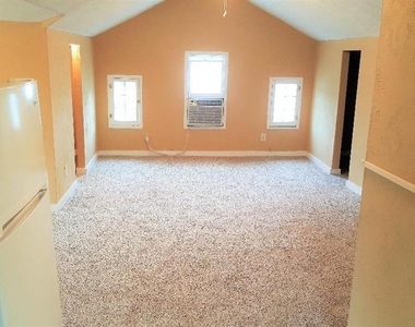 1411 E New York Avenue - Photo Thumbnail 5