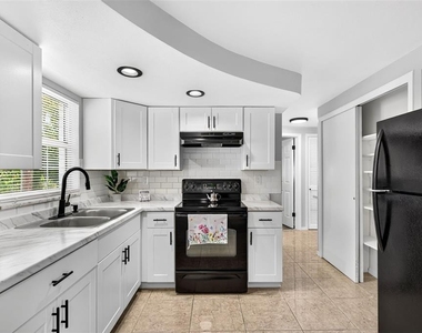 4125 Oakfield Avenue - Photo Thumbnail 11