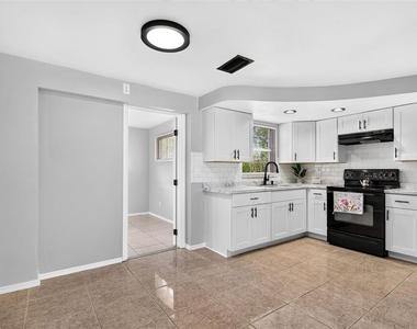 4125 Oakfield Avenue - Photo Thumbnail 8