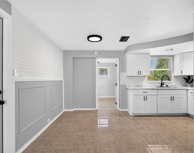4125 Oakfield Avenue - Photo Thumbnail 6