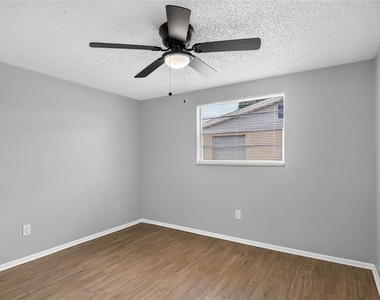 8905 Tropical Palm Way - Photo Thumbnail 17