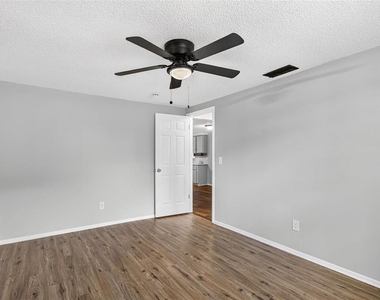 8905 Tropical Palm Way - Photo Thumbnail 21