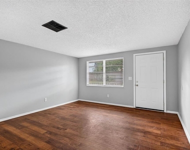 8905 Tropical Palm Way - Photo Thumbnail 6