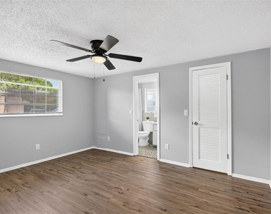 8905 Tropical Palm Way - Photo Thumbnail 20