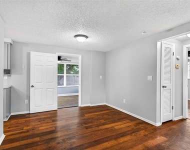 8905 Tropical Palm Way - Photo Thumbnail 7