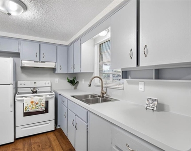 8905 Tropical Palm Way - Photo Thumbnail 12