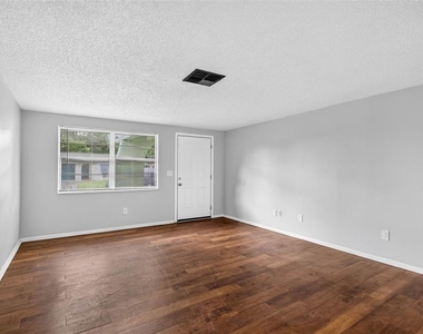 8905 Tropical Palm Way - Photo Thumbnail 5