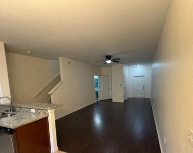 2807 Lantern Hill Avenue - Photo Thumbnail 3