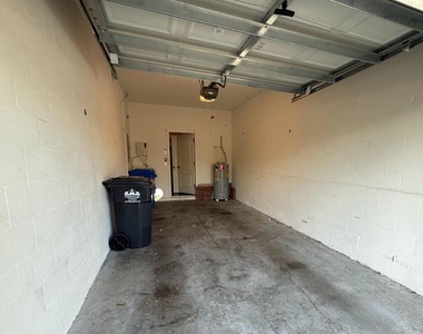 2807 Lantern Hill Avenue - Photo Thumbnail 19