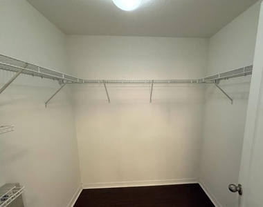 2807 Lantern Hill Avenue - Photo Thumbnail 13